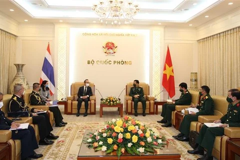 越南国防部部长潘文江会见泰国驻越南大使尼康德·巴兰库拉