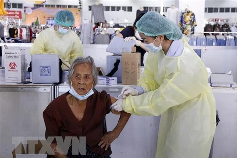 与新冠疫情安全共处：老挝成人新冠疫苗接种率达64.5%