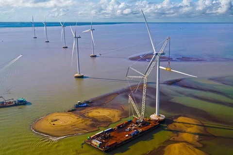 槟椥省首座风力发电厂投入运营