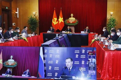 越南共产党代表团出席国际政党多边视频会议