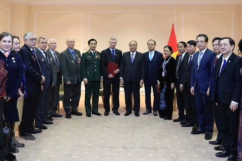 国家主席阮春福会见俄越友好协会和俄罗斯援越老军事专家协会代表