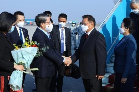 老挝国会主席赛宋蓬·丰威汉开始对越南进行的正式访问