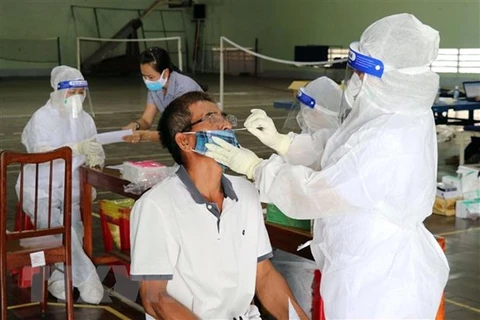 12月15日越南新增新冠肺炎确诊病例155270例 河内和胡志明市两市新增病例超千例