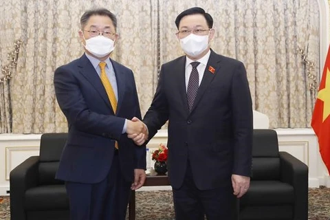 越南国会主席王廷惠会见韩国大型企业领导