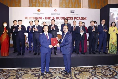  越南与印度企业合作共同促进基础设施、工业和改革创新发展