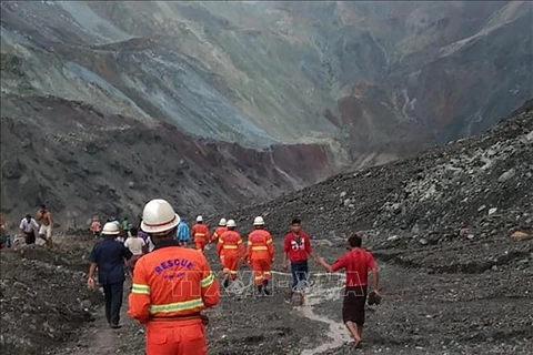 缅甸发生玉矿山体滑坡 至少80人失踪