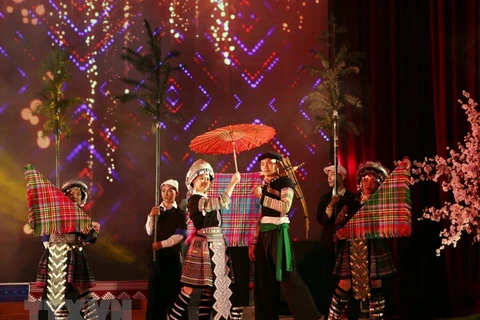 第三届全国赫蒙族文化节在莱州省圆满落幕