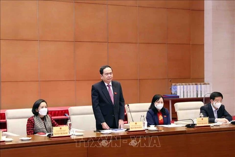 越南国会常务副主席陈清敏会见致力于橙毒剂受害者的先进代表