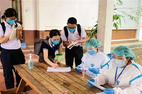 广宁省帮助老挝琅勃拉邦省抗击疫情 
