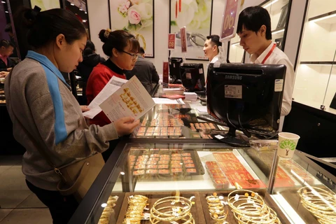 12月31日上午越南国内黄金价格上涨20万越盾