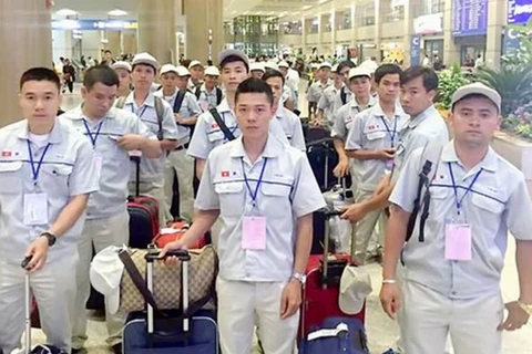 越南外国劳务中心共为1100名劳动者办理出境手续