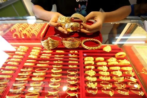 1月4日上午越南国内黄金价格下降10万越盾