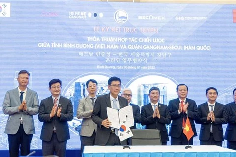 平阳省与韩国首尔市江南区签署战略合作协议