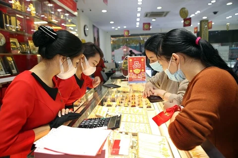 1月12日上午越南国内黄金价格超过6170万越盾