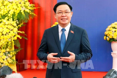 越南国会主席王廷惠：着力稳定宏观经济大盘