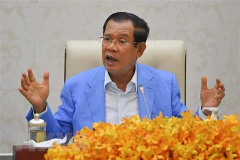 柬埔寨首相与东盟领导就地区问题进行讨论