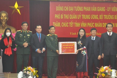 越南国防部部长潘文江大将在永福省开展春节走访慰问活动