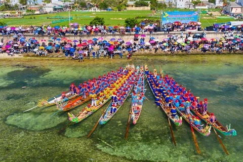新年初春李山岛举行赛舟节 