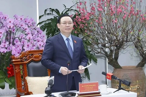 国会主席王廷惠：越南纺织集团应力争提高纺织品附加值