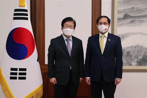 越南外长裴青山会见韩国国会议长和韩国副总理兼财政部长