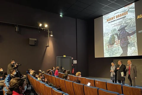 有关越南橙剂受害者的电影放映活动和相关交流会在法国举行
