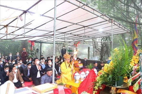 五岳峰顶祭祀天地仪式——越南海阳省昆山劫泊春季的传统独特仪式