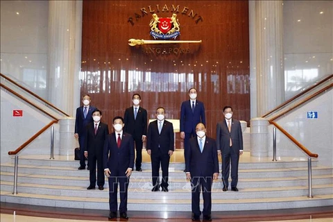 越南国家主席阮春福会见新加坡国会议长陈川仁
