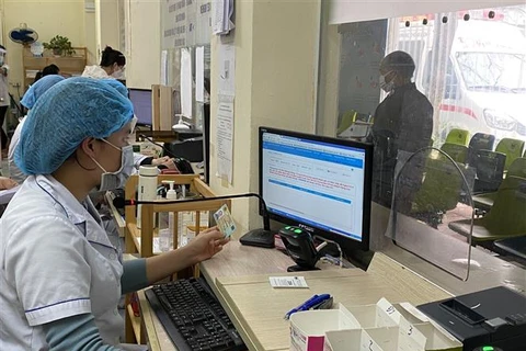 越南社会保险为试行持身份证直接就医机制做好准备 