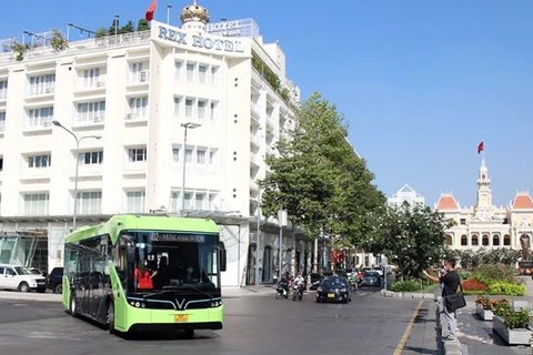 胡志明市首条纯电动公交线路将于3 月9 日开始运营