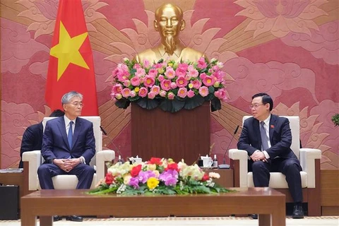 越南国会主席王廷惠会见日本Erex集团领导