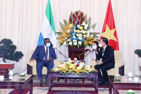 胡志明市领导会见塞拉利昂共和国总统