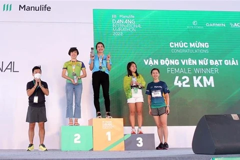 越南运动员在2022年岘港宏利国际马拉松赛上斩获佳绩
