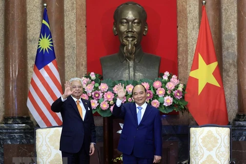 越南国家主席阮春福会见马来西亚总理