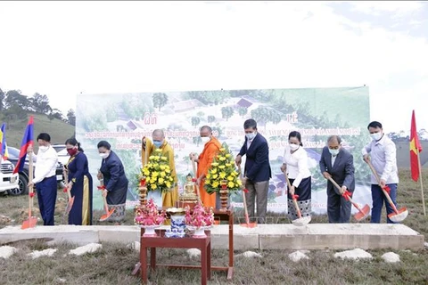 设在老挝川圹省的越老英烈祠工程项目动工兴建