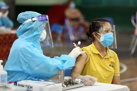 越南疫苗战略有助于保护人民健康 逐步恢复和发展经济