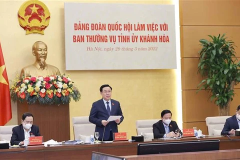 国会主席王廷惠主持国会党组与庆和省委常委会的工作会谈