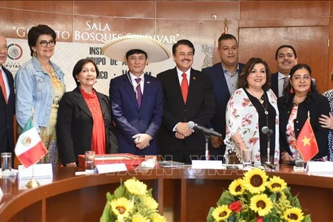 墨西哥众议院对外委员会主席再次当选墨越友好议员小组主席