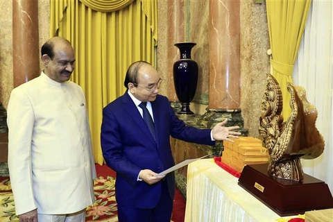 越南国家主席阮春福会见印度下议院议长奥姆•博拉