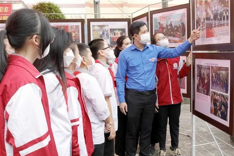  “黄沙和长沙归属越南——历史证据和法律依据”地图资料展在北江省举行