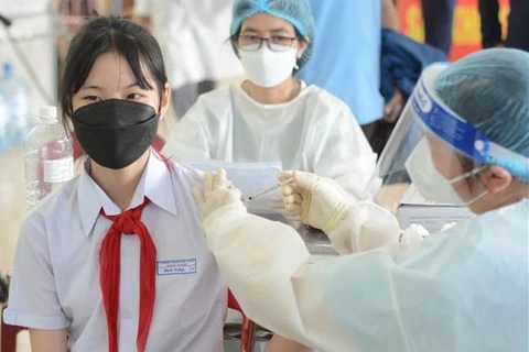 越南全国41个省市已为5岁至12岁以下儿童接种超过374200剂新冠疫苗