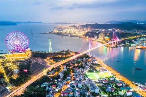广宁省下龙市运用下龙智能应用程序推动智慧城市建设
