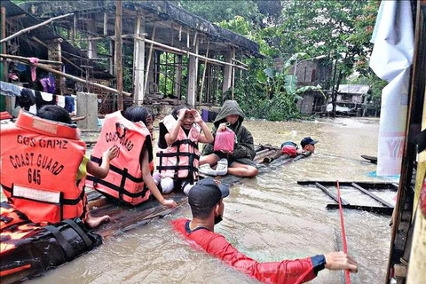 越南外长裴青山就菲律宾遭台风袭击致慰问电