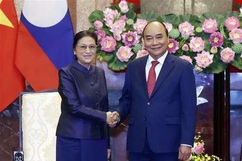 越南国家主席阮春福会见老挝国家副主席巴妮·雅陶都