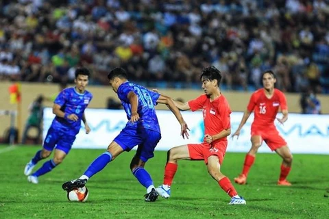 第31届运动会男足比赛：泰国队以5-0大胜新加坡队 名列B组首位