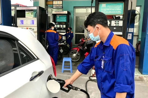 越南国内汽油价格继续上涨 直逼30000 越盾/升