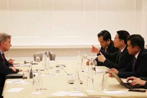 越南信息传媒部部长会见美国高通公司总裁