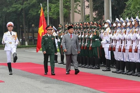 印尼国防部长普拉博沃·苏比安托对越南进行正式访问