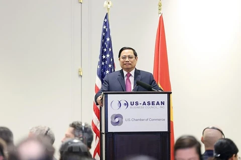 政府总理范明与旅居美国东岸越南人社群代表政亲切会面