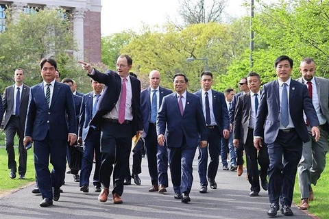 越南政府总理范明政在哈佛大学出席政策座谈会