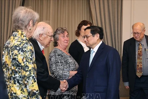 越南政府总理范明政会见支持越南的美国友人